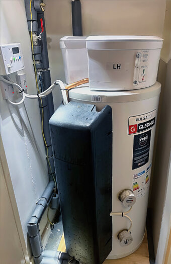 https://carinehotwater.com.au/uploads/2025/06/electric-hot-water-system-70649.jpg