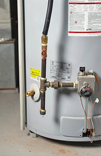 https://carinehotwater.com.au/uploads/2025/06/gas-hot-water-system-65811.jpg