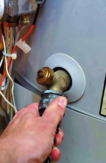 https://carinehotwater.com.au/uploads/2025/06/hot-water-servicing-21854.jpg